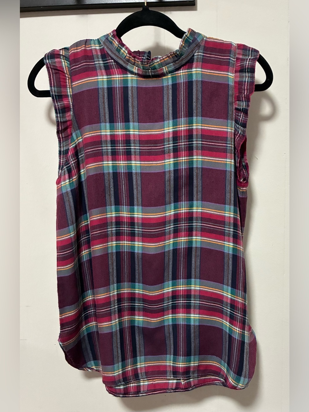 LOFT Womenâs Small Plaid Ruffle Trim Sleeveless Blouse Burgundy Multicolor